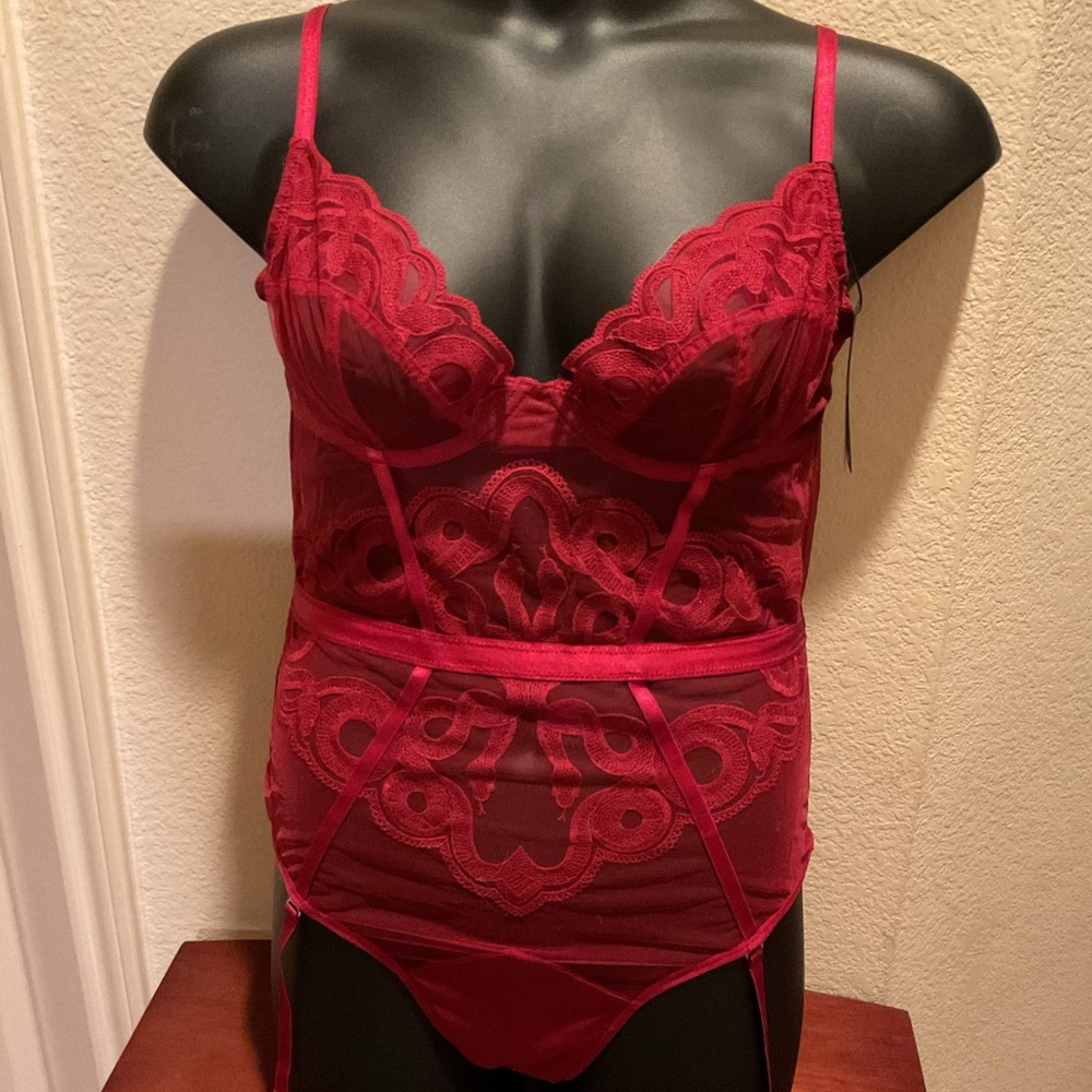 Elegant Ruby Lace Lingerie Set-NWT